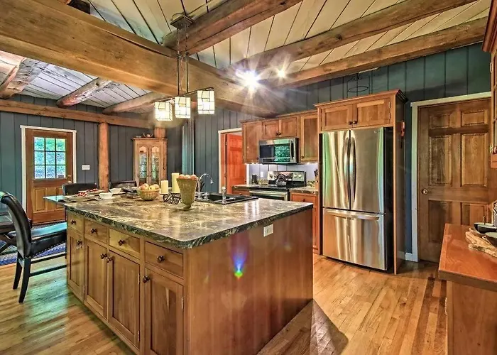 Bear\'S Eye View - Mountain Retreat W/ Hot Tub!