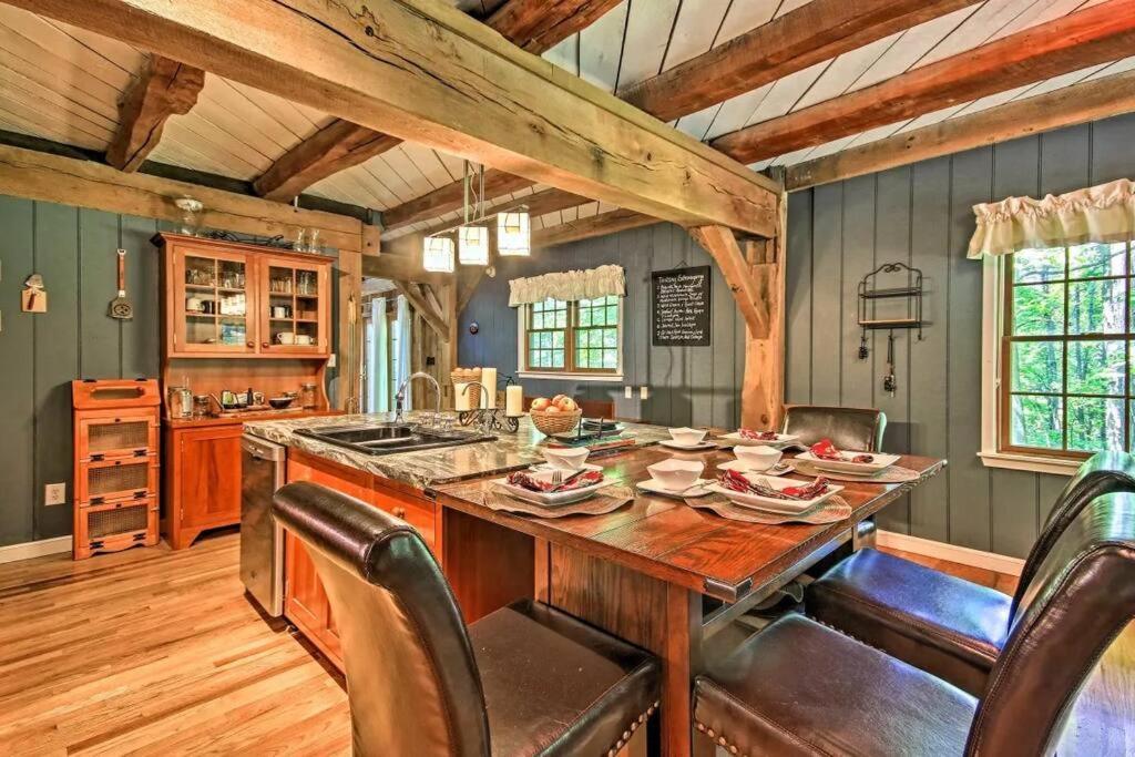 Bear's Eye View - Mountain Retreat W/ Hot Tub! Acme